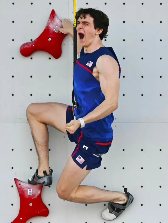 Sam Watson dari Amerika Serikat memecahkan rekor dunia dalam babak penyisihan kecepatan panjat tebing putra selama Olimpiade Paris 2024 di Le Bourget Sport Climbing Venue, Le Bourget, 6 Agustus 2024. Sam Watson membukukan waktu 4,75 detik sebagai rekor dunia kecepatan panjat tebing putra yang baru. (Fabrice COFFRINI/AFP)