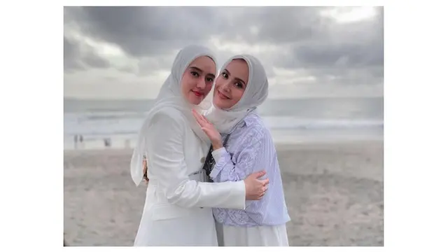 6 Potret Kebersamaan Fairuz A Rafiq dan Elma Theana, Bak Saudara Kandung
