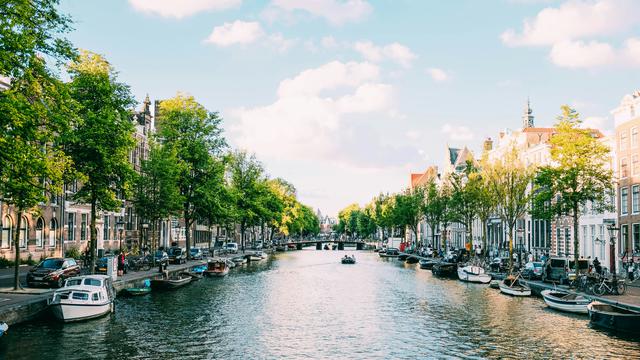 6. Amsterdam, Belanda