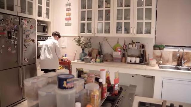 Dilengkapi Kulkas Dua Pintu, Oven, dan Microwave