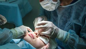 Perawatan yang biasanya diambil pada saat melakukan medical tourism adalah perawatan yang tidak mendesak, seperti operasi plastik. (Foto: Unsplash/Olga Guryanova)