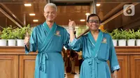 Bakal pasangan calon presiden dan wakil presiden Ganjar Pranowo-Mahfud MD menyapa awak media sesaat sebelum menjalani tes kesehatan di RSPAD Gatot Soebroto, Senen, Jakarta Pusat, Minggu (22/10/2023). (Liputan6.com/Herman Zakharia)