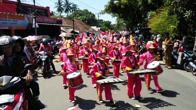 pawai hut ri