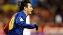 Barcelona's Lionel Andres Messi celebrates after scoring against Sevilla during their Spanish league football match at Sanchez Pizjuan stadium in Seville, on November 29, 2008. AFP PHOTO / CRISTINA QUICLER 