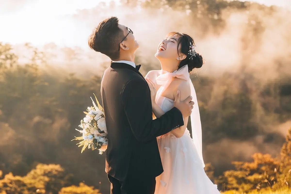 pasangan cinta bahagia