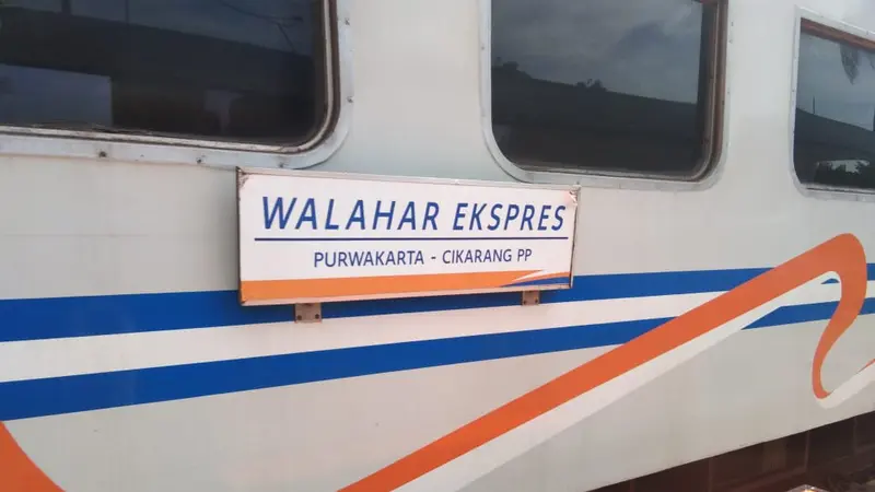 Kereta Api (KA) Lokal Walahar kembali melayani masyarakat mulai 1 Januari 2021.