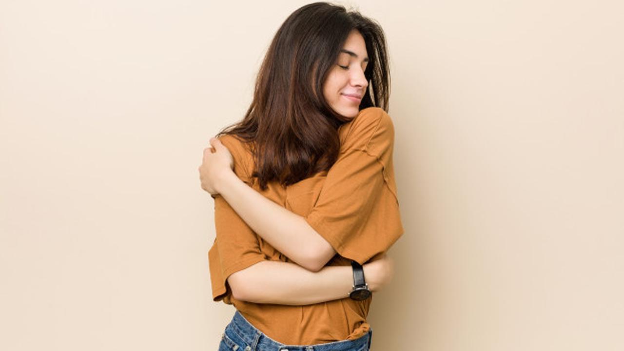 Gambar Ilustrasi Wanita Mencintai Dirinya Sendiri