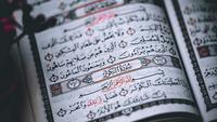 Ilustrasi Al-Qur'an, surah Al-Kautsar. (Photo by belal obeid on Pexels)