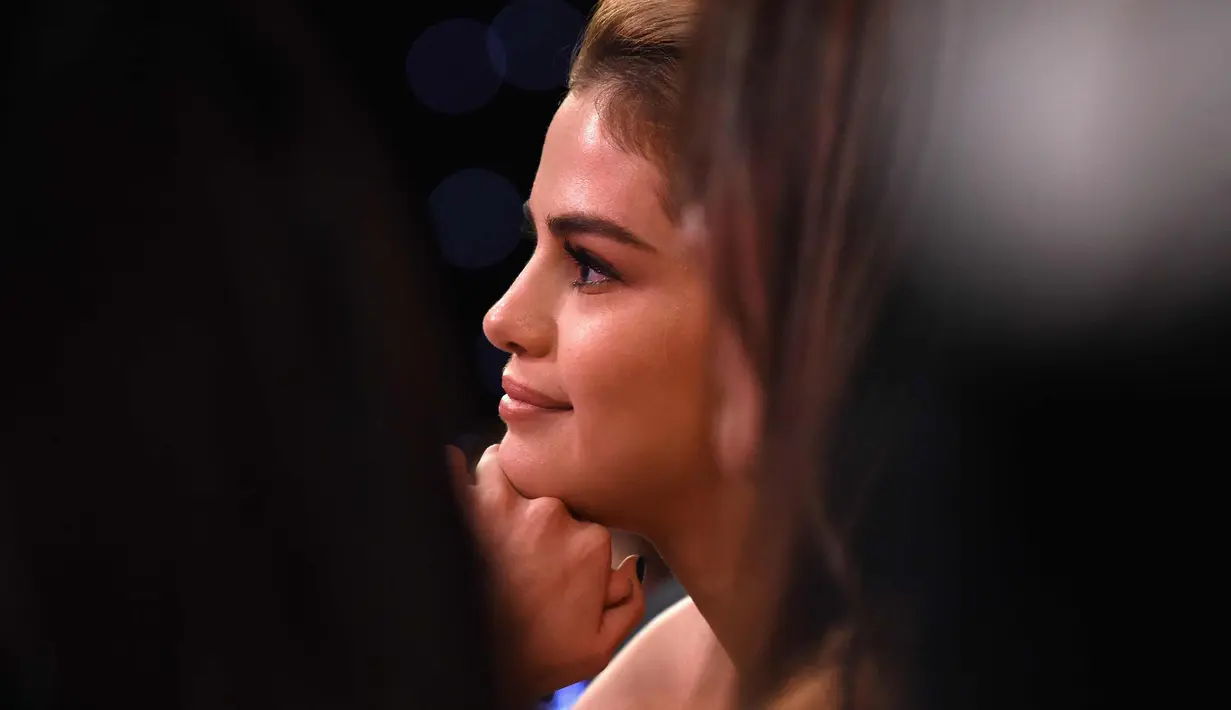 Selena Gomez saat menghadiri Billboard Women In Music 2017 di Ballroom Ray Dolby di Hollywood & Highland Center di Hollywood, California (30/11). (AP/Chris Pizzello)