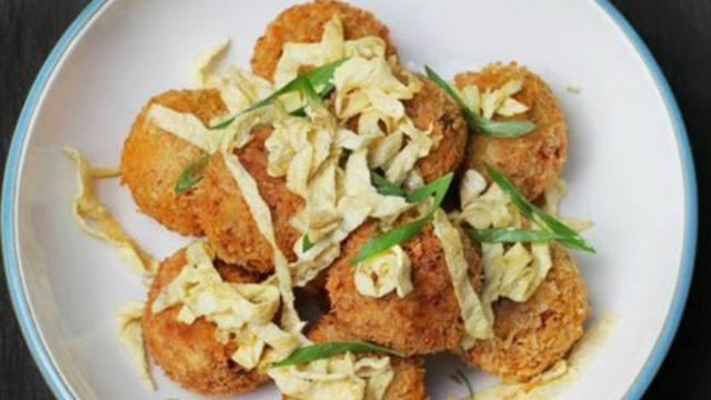 Nasi goreng bola-bola