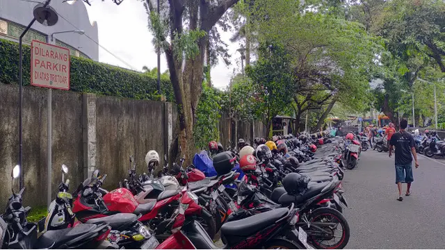 Waspada Angin Kencang di Malang, Jangan Berteduh dan Parkir di bawah Pohon
