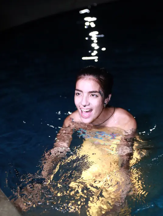 Sebagai seorang ibu, Sheila Marcia memanfaatkan waktu luangnya bersama dengan anak-anaknya. (Galih W. Satria/Bintang.com)