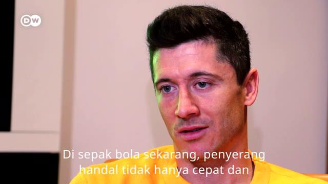 Berita video wawancara penyerang Bayern Munchen, Robert Lewandowski, yang juga berbagi tips agar menjadi striker yang hebat di lapangan hijau.