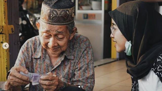 Cara Membaca Puisi Yang Benar Dan Baik - KT Puisi