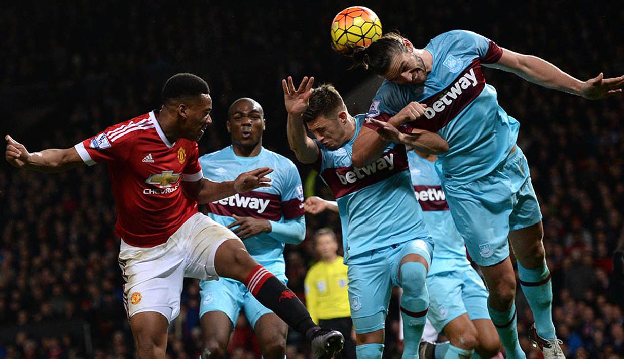 Anthony Martial perlahan menjadi pilihan utama bagi pelatih MU, Louise Van Gaal, sebagai juru gedor lini depan Setan Merah. (AFP/Oli Scarff)