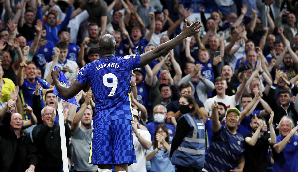 Romelu Lukaku - Chelsea memulangkan Bomber asal Belgia ini dari Inter Milan seteleh mengeluarkan uang tebusan sebesar Rp1,993 triliun. Pemain yang baru saja berkonflik dengan Tuchel ini baru mencetak Tujuh gol bersama The Blues. (AP/Antonio Calanni)