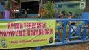 Sejumlah anak bermain dengan fasilitas permainan yang tersedia di RPTRA Terminal Kampung Rambutan, Jakarta, Senin (27/5/2019). Menyambut arus mudik Lebaran 2019, RPTRA mini ini diharapkan bisa memberi hiburan bagi anak-anak yang hendak menunggu keberangkatan. (Liputan6.com/Herman Zakharia)