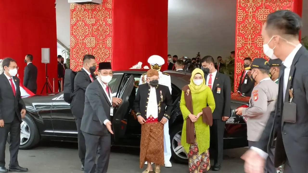 Wakil Presiden Ma'ruf Amin bersama istri Wury Estu Handayani di Sidang Tahunan MPR