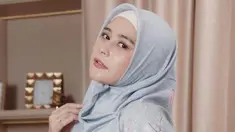 Prilly Latuconsina kariernya mulai meroket karena perankan karakter Sisi di sinetron GGS. Gaya penampilan Prilly ketika mengenakan hijab ini banjir pujian. Banyak warganet yang memuji Prilly kian cantik dengan hijab. (Liputan6.com/IG/prillylatuconsina96)