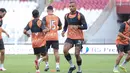 Sebagai informasi, Macan Kemayoran saat ini berada di peringkat ketiga dengan 59 poin, terpaut tujuh poin dari Persib Bandung dan Borneo FC. Tampak dalam foto, pemain persija Jakarta saat latihan resmi jelang laga melawan Persis Solo pada pekan ke-30 BRI Super League di Stadion Utama Gelora Bung Karno SUGBK), Jakarta, pada Minggu (26/4/2026). (Bola.com/Abdul Aziz)