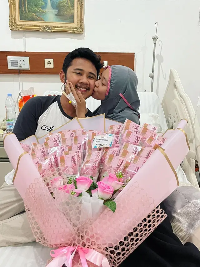 6 Potret Ulang Tahun Ega Noviantika, Dapat Kejutan dari Rafly DA di Rumah Sakit