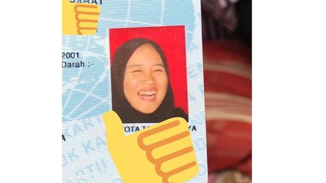 9 Pas Foto Ktp Ini Gayanya Nyeleneh Banget Bikin Geleng Kepala Hot Liputan6 Com Seperti yang terlihat, kim jae wook memilih kaos warna hitam dalam pas foto kartu identitasnya yang lama. 9 pas foto ktp ini gayanya nyeleneh