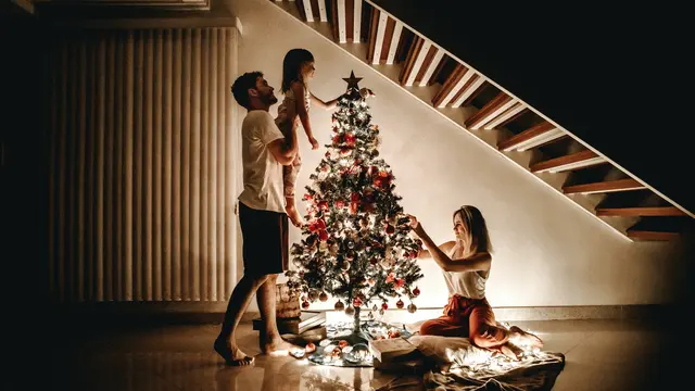 Ilustrasi merayakan natal bersama anak