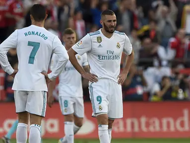 Ekspresi kecewa para pemain Real Madrid usai gawangnya kebobolan dari Girona pada lanjutan La Liga Santander di Municipal de Montilivi stadium, Girona , (29/10/2017). Madrid kalah 1-2. (AFP/Josep Lago)