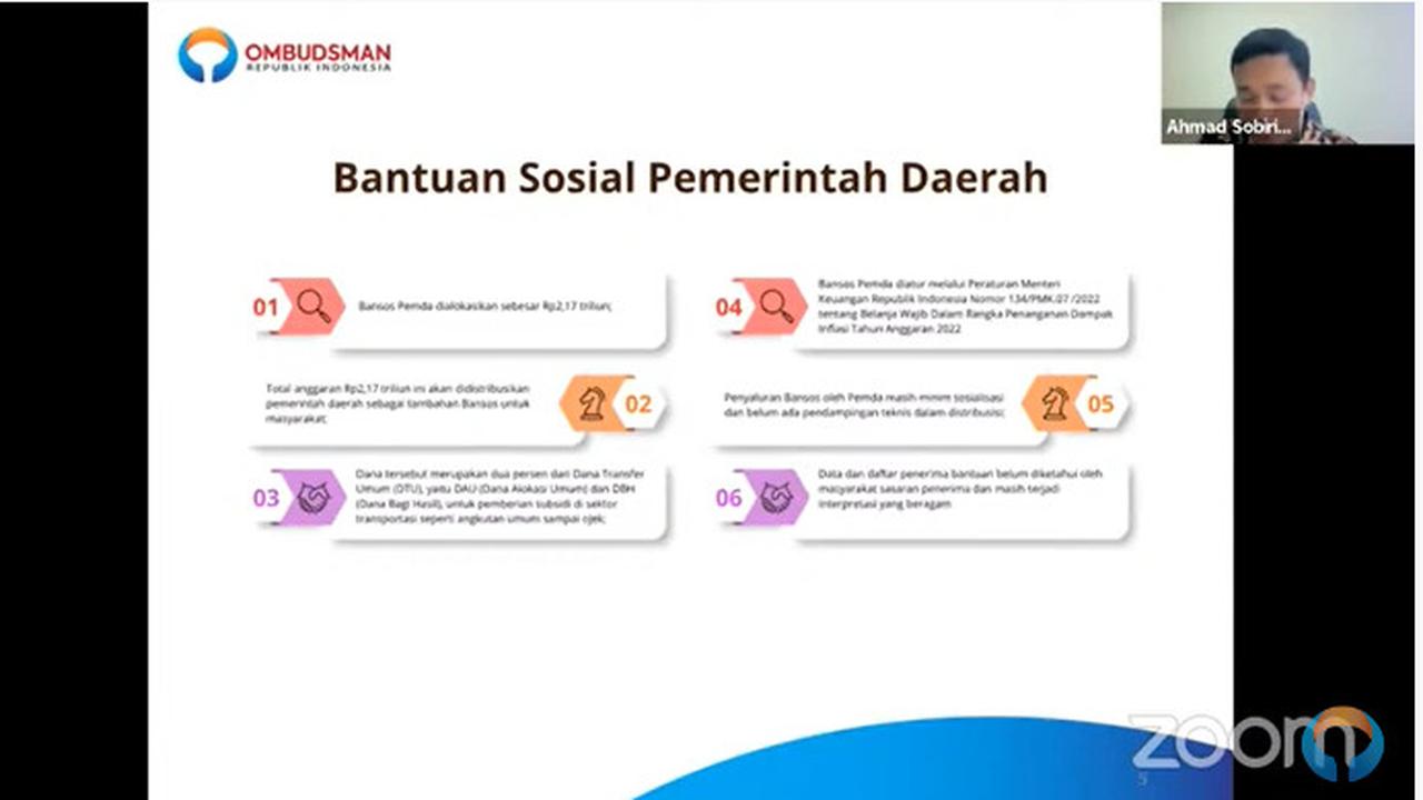 Kepala Pemeriksaan VI Ombudsman RI, Ahmad Sobirin memaparkan hasil temuan Ombudsman RI terkait dengan program bantuan sosial kepada masyarakat.