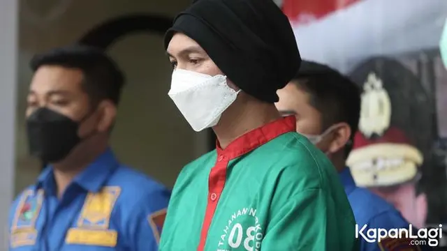 6 Potret Anji Pakai Baju Tahanan, Terancam Maksimal Hukuman 12 Tahun Penjara