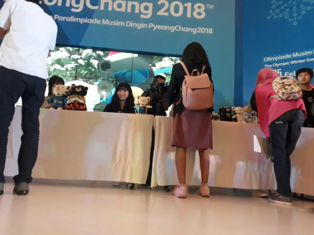 	Penampilan AOA di Indonesia dalam rangka promosi Olimpiade Musim Dingin Pyeongchang (Liputan6.com/ Istihanah Soejoethi)