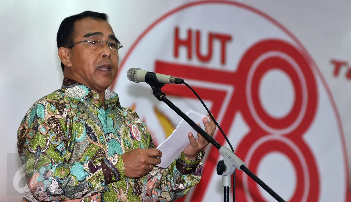 Ketua Umum KONI Pusat, Mayjen Tono Suratman memberi sambutan pada acara syukuran di Gedung Serba Guna Gelora Bung Karno, Jakarta, Rabu (19/10). Acara syukuran tersebut dalam rangka peringatan hari ulang tahun KONI yang ke-78. (Liputan6.com/Yoppy Renato)