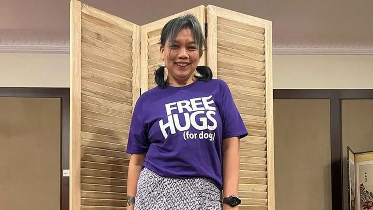 [Fimela] 6 Potret Tika Panggabean yang Tetap Fit di Usia Kepala 5