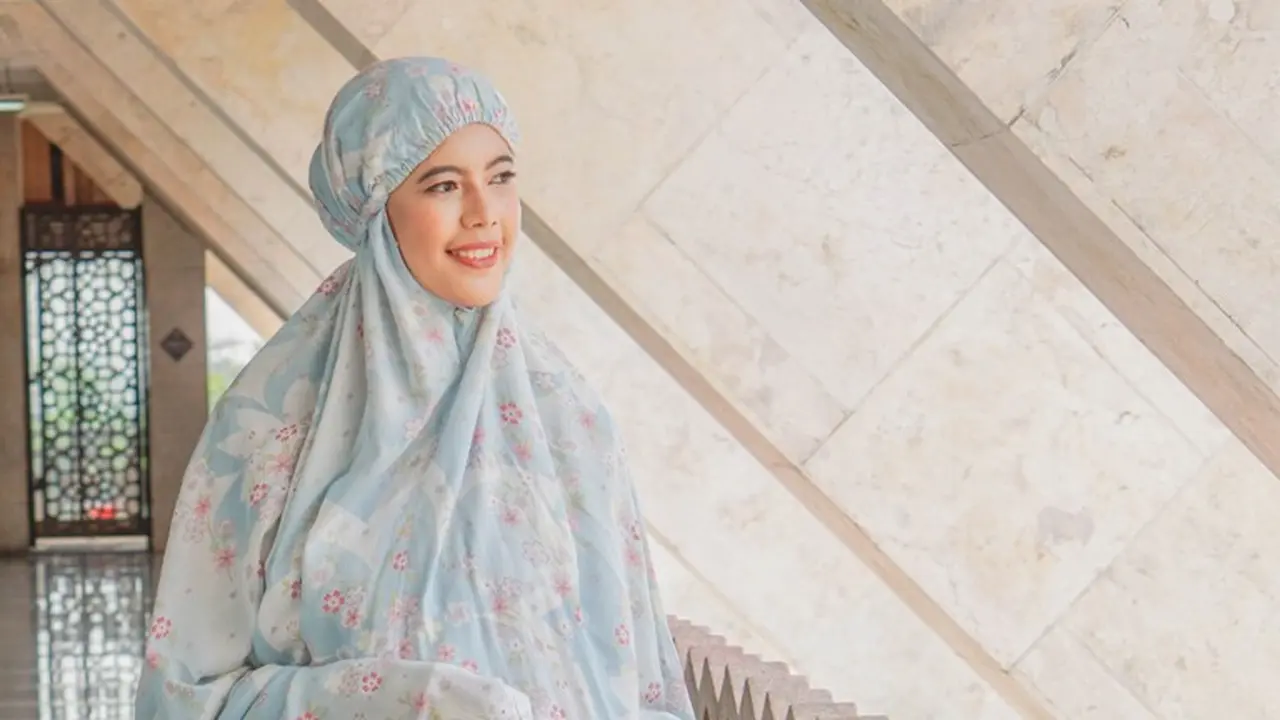 Tazbiya Berikan Muslimah Tampilan Indah Saat Beribadah