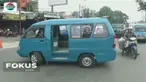 Puluhan sopir angkot trayek Ciawi-Baranangsiang, Bogor, lakukan aksi sweeping. Mereka menolak kehadiran angkot modern karena dianggap menyalip pendapatan dan menambah kemacetan.