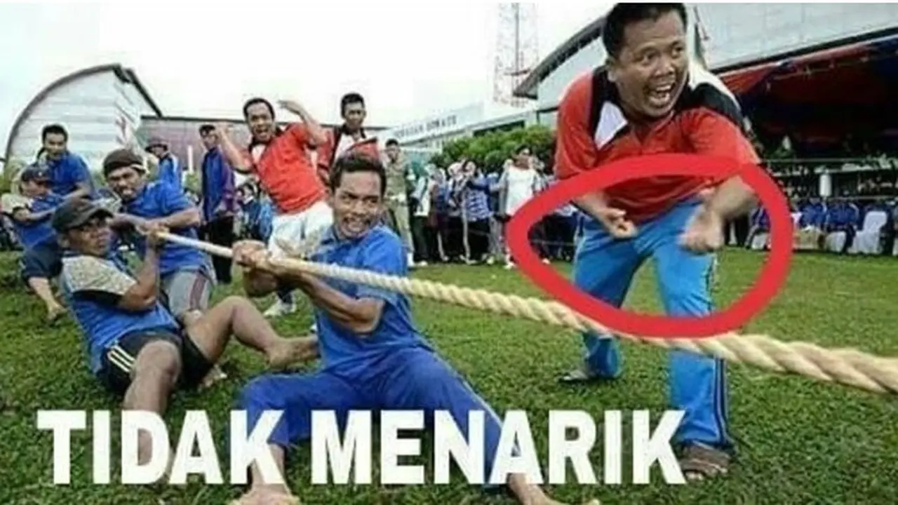 5 Meme Lomba Tarik Tambang Ini Sukses Bikin Senyum Nyengir Hot