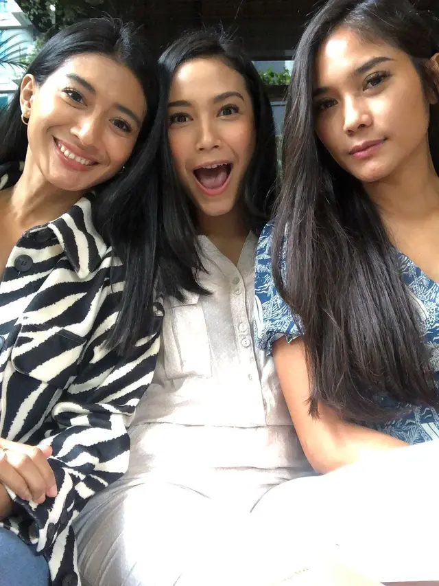 Dea Lestari bersama pemain FTV Indosiar (https://www.instagram.com/p/CNggmu6Bkeq/?utm_medium=copy_link)