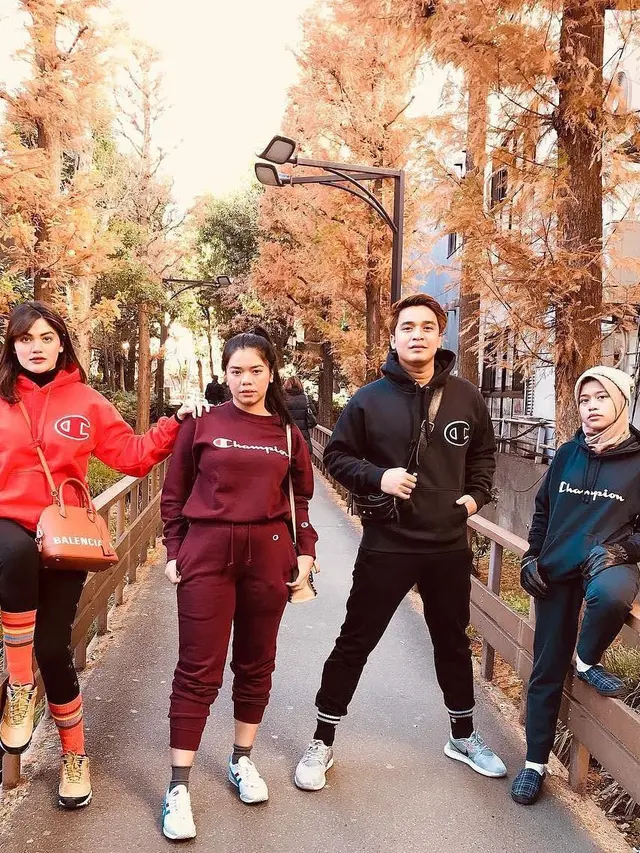 7 Potret Cantik Rena Oktapia, Adik Billy Syahputra yang Jarang Terekspos