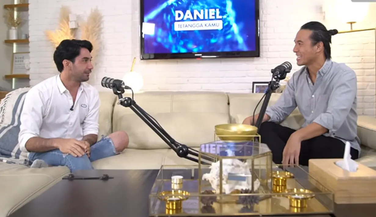 Reza Rahadian (Youtube/Daniel Mananta Network)