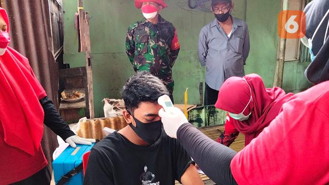 Vaksinasi Door To Door BIN Daerah Sulsel (Liputan6.com/Fauzan)