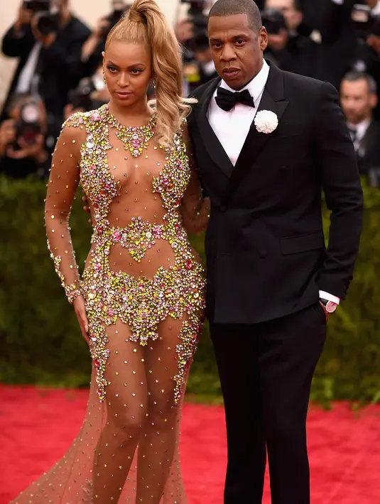 Beyonce bukan satu-satunya orang yang dituduh memiliki implan bokong. Taylor Swift juga dikabarkan telah pantatnya dilakukan. Klaim itu datang setelah ia menghadiri iHeartRadio Music Awards. (AFP/Bintag.com)