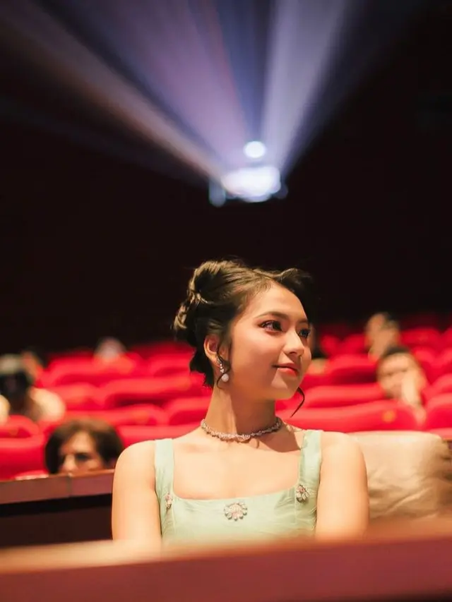 Pesona Shania Gracia JKT48 Hadir di Gala Premier Hidup Ini Terlalu Banyak Kamu. [@jkt48gracia]