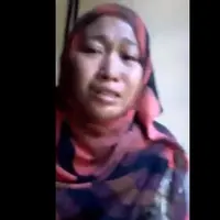 Elisa Poetre Karawang, TKI yang bekerja di Oman ini menyiarkan langsung video tangisannya di Facebook Live. (Foto: YouTube.com)