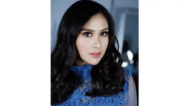Biasa Natural, Ini 6 Potret Syahnaz Sadiqah dengan Makeup Tebal