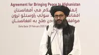 Mullah Abdul Ghani Baradar, pemimpin politik utama Taliban, akan bertemu dengan menteri luar negeri AS di luar Doha. [Hussein Sayed / AP]