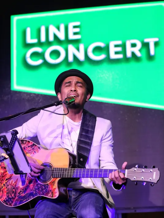 "Bicara ekosistem musik di Indonesia, acara seperti ini closing the distance, mendekatkan penikmat musik dengan musisi itu sendiri," kata Glenn Fredly di The Ritz Carlton, Jakarta Selatan, Rabu (19/7) malam. (Adrian Putra/Bintang.com)