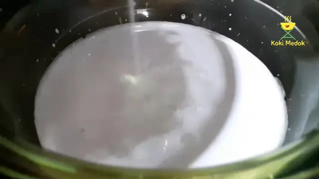 Bukan dengan Air Saja, Ini Cara Peras Santan Agar Banyak, Pekat dan Kental