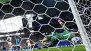 Kiper Inggris Jordan Pickford) kebobolan gol tendangan pemain Kongo Brian Cipenga selama pertandingan sepak bola babak 32 besar Piala Dunia antara Inggris dan Kongo di Atlanta, Rabu, (01/07/2026). (AP Photo/Erik S. Lesser)