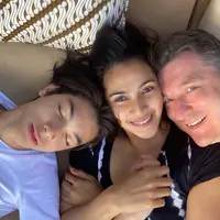 Maudy Koesnaedi bersama anaknya, Eddy Meijer (Instagram/maudykoesnaedi)