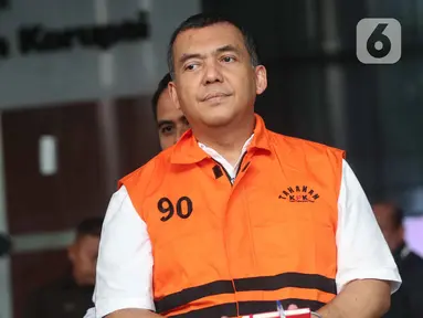 Mantan Wakil Menteri Imigrasi dan Pemasyarakatan (Imipas), Silmy Karim, usai menjalani pemeriksaan di Gedung Merah Putih Komisi Pemberantasan Korupsi (KPK), Senin (8/6/2026). Ini merupakan pemeriksaan perdana Silmy Karim setelah ditetapkan sebagai tersangka dan ditahan KPK pada 4 Juni 2026. (Liputan6.com/Helmi Fithriansyah)